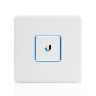Συνδεμένη με καλώδιο ΑΚΤΊΝΑ UniFi USG VPN αντιπυρικών ζωνών δρομολογητών 12VDC 7W Gigabit